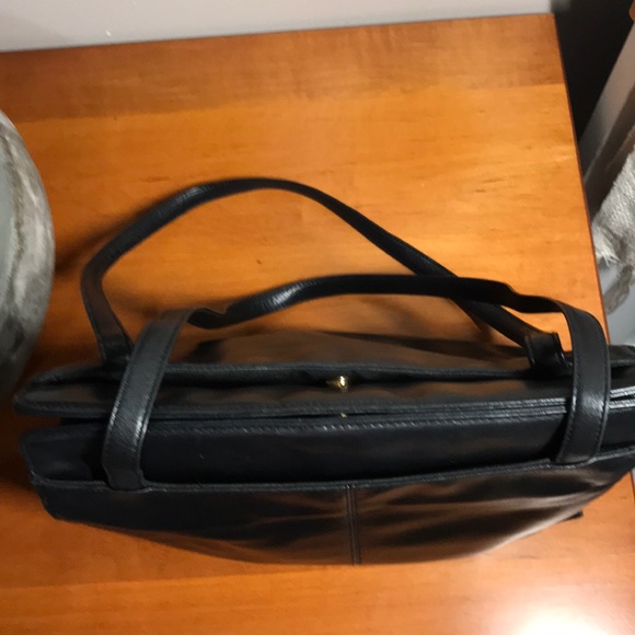 Vintage Authentic Etienne Aigner purse - Picture 7 of 7